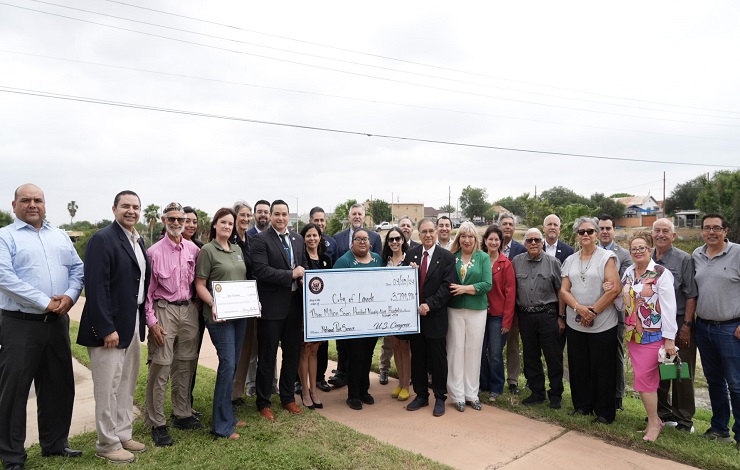 El Representante Cuellar anuncia $3,799,996 en fondos federales para el Proyecto del Corredor del Distrito Verde de Zacate Creek