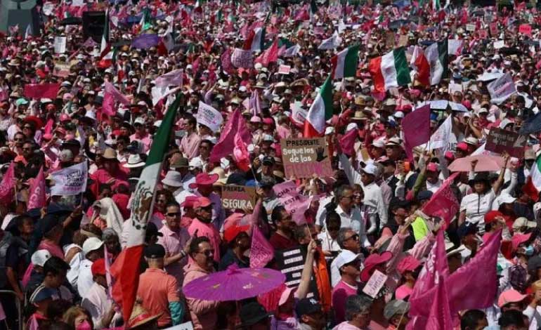 Convocan a “marea rosa” para marchar en defensa de la democracia