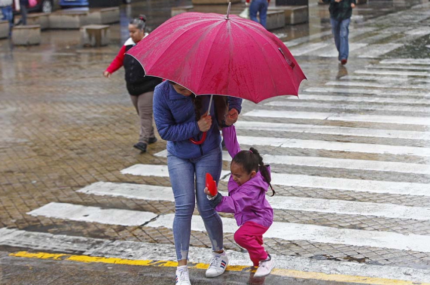 ¡Ni te levantes! Suspenden clases en estos estados por ciclón tropical Uno