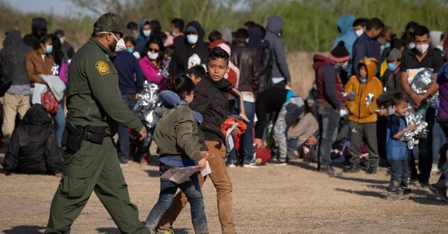 ICE desconoce el paradero de miles de niños migrantes 