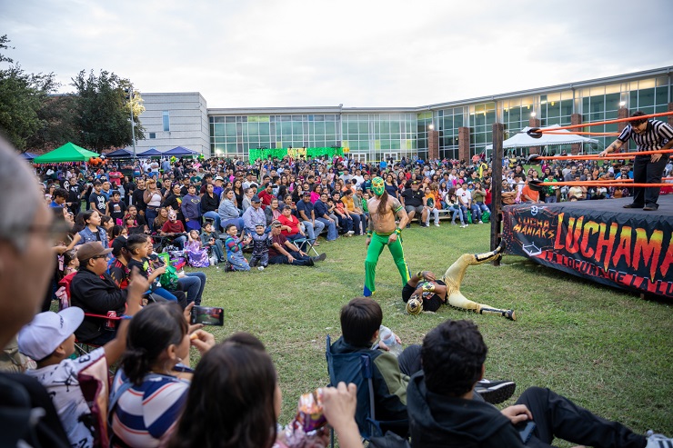 Laredo College celebra el Fall Fest 2024 con lucha libre, música y más