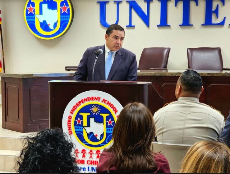 Rep. Henry Cuellar Anuncia Más de 3 Millones para Programas Educativos de UISD