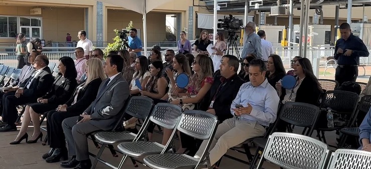 Autoridades de salud de Laredo y Nuevo Laredo se unieron el 2 de octubre de 2024 en El Portal Patio para proclamar el Mes de la Salud Pública Binacional, resaltando la importancia de su continua cooperación para promover una región más saludable.