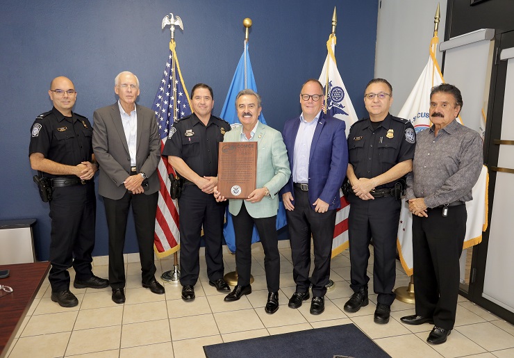 Reconocen a COMCE Noreste Capítulo Laredo por Apoyo a CBP Tras Daños por Tormenta