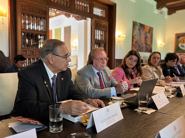 Alcalde Víctor D. Treviño Resalta Retos del Liderazgo y Sostenibilidad en Visita a Lima, Perú