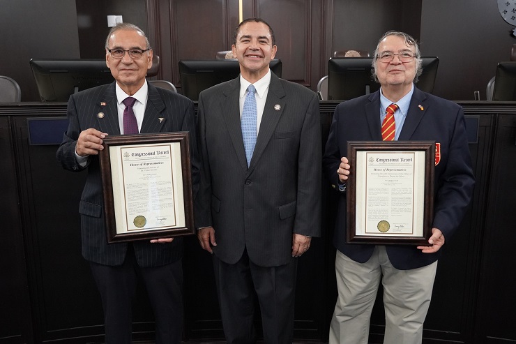 El Congreso de EE.UU. reconoce al alcalde de Laredo, Dr. Víctor Treviño, por su liderazgo durante la pandemia y su servicio a la comunidad fronteriza