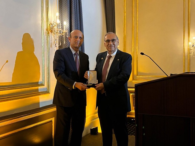 Reconocen al alcalde de Laredo, Dr. Víctor Treviño, con la Medalla de la Asociación de Política Exterior por su Liderazgo Binacional durante la Pandemia