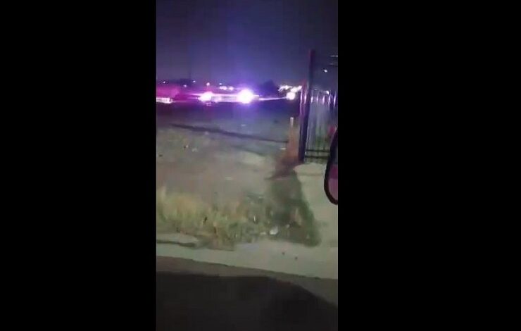 Rescatan a pareja de Adultos mayores atrapada frente a un tren en Laredo