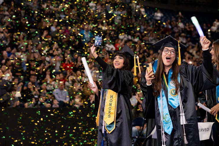 Laredo College rompe récord con más de 1,400 graduados en ceremonias del 9 de mayo