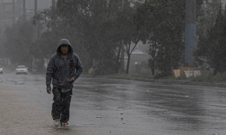 Frente frío 42 activa alertas por nieve y torbellinos en estos estados