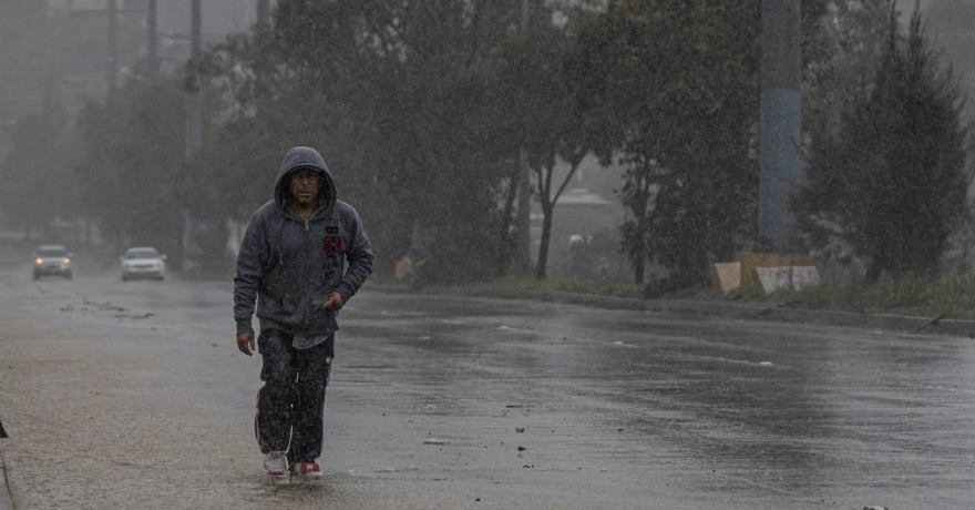 Frente frío 42 activa alertas por nieve y torbellinos en estos estados