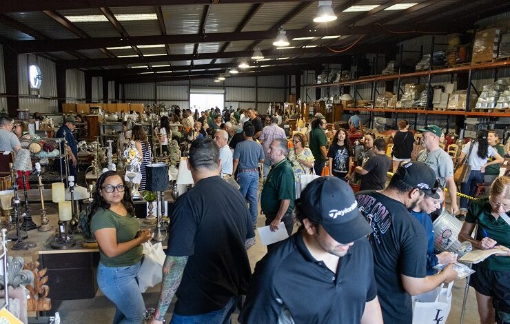 Laredo College agradece a la comunidad por el éxito de su histórica venta de almacén