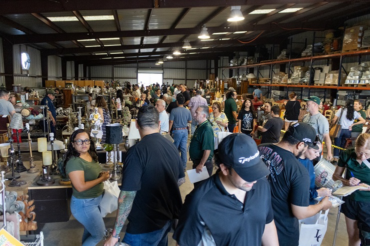 Laredo College agradece a la comunidad por el éxito de su histórica venta de almacén