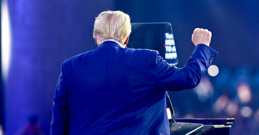 Tribunal impide a Trump revocar amparo migratorio que protege a miles de afganos