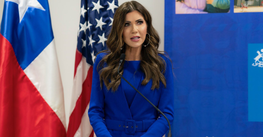 Kristi Noem considera a Zohran Mamdani un obstáculo para sus planes contra los inmigrantes de Nueva York