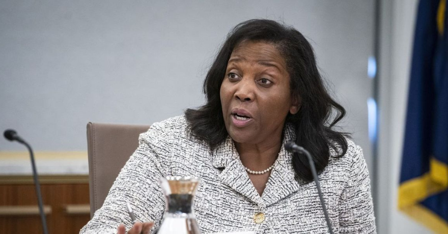 Gobernadora de la Fed Lisa Cook demanda a Trump por despido