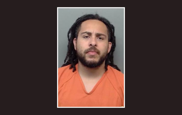 Hombre es arrestado en Laredo por atacar a un perro con machete durante pelea entre canes callejeros