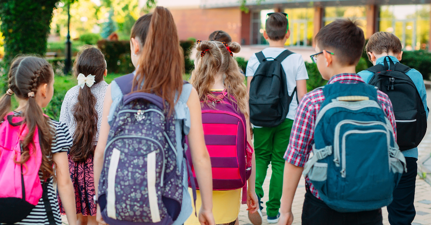 Escuelas en alerta por ICE ante retorno a clases