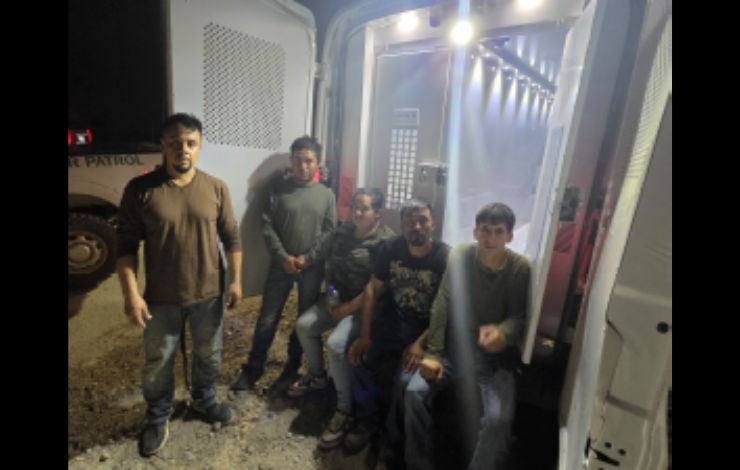 DPS y Patrulla Fronteriza detienen a cinco migrantes en operativo cerca de Mines Road