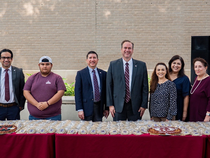 TAMIU celebra su 55 aniversario con récord histórico de más de 9,000 estudiantes y nuevo presidente
