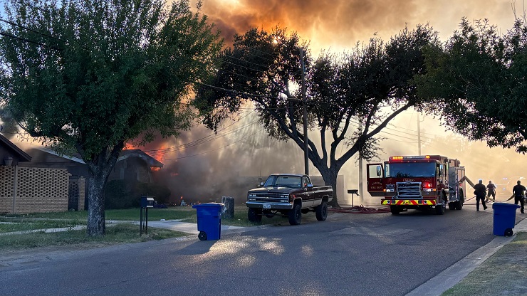 Dos Familias pierden su hogar tras incendio en Jarvis y Stewart