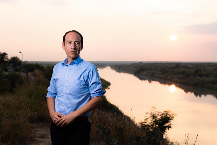 Raúl Reyes busca la Corte del Condado con propuesta de infraestructura y servicio comunitario