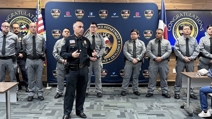 Laredo integra nueva Unidad de Servicio Comunitario con juramento de 13 oficiales