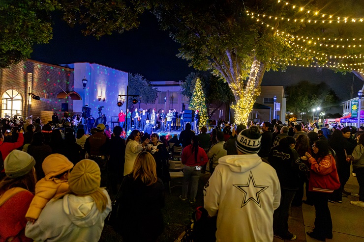 Laredo College ilumina diciembre con emotiva ceremonia del Árbol Navideño