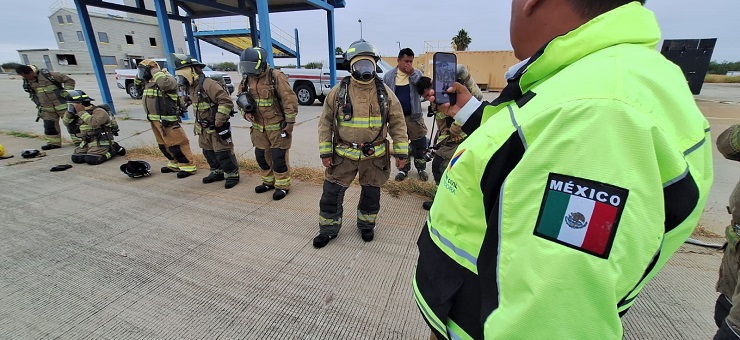 Entrenamiento binacional reúne a bomberos de México en Laredo