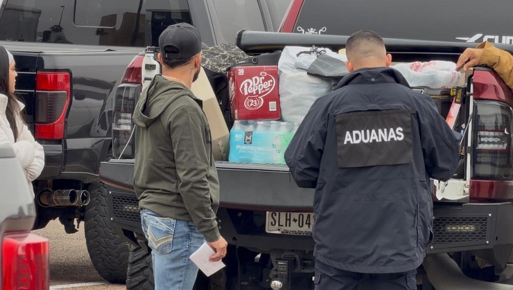 5,200 vehículos cruzan por Laredo en Caravana Migrante sin incidentes