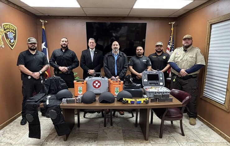 DA Alaniz refuerza seguridad en Zapata con equipo SWAT y apoyo a Crime Stoppers