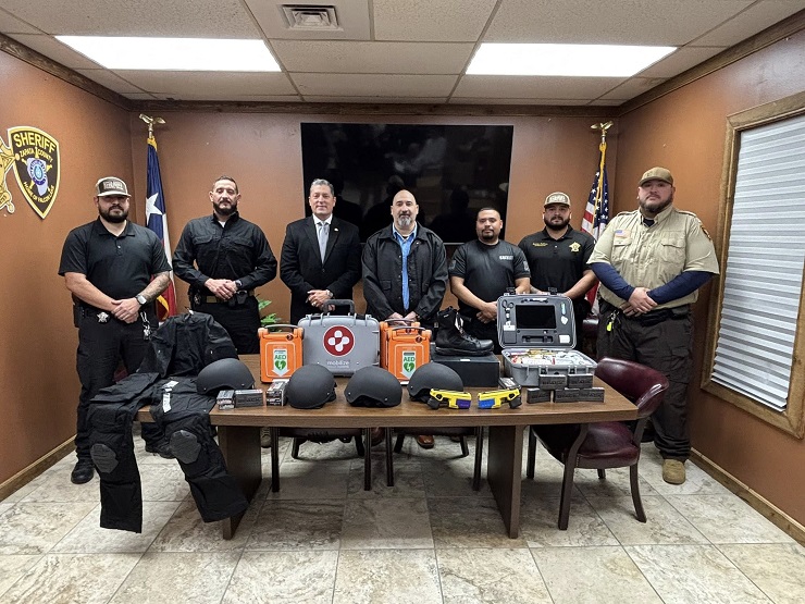 DA Alaniz refuerza seguridad en Zapata con equipo SWAT y apoyo a Crime Stoppers