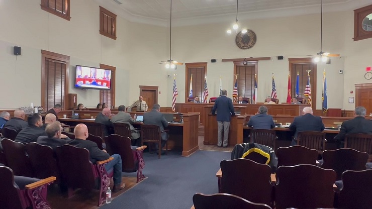 Choque frontal en la Corte del Condado de Webb por la posible compra del Casa Blanca Ballroom