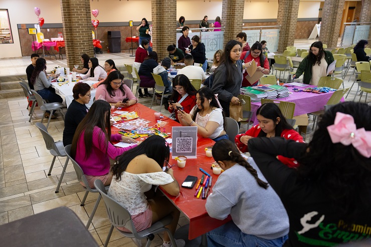 Laredo College celebra San Valentín con música y comunidad