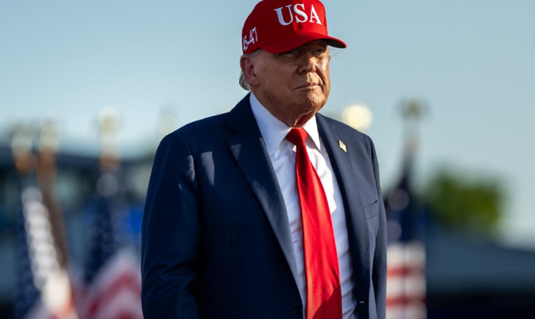 Aprobación migratoria de Trump cae a su nivel más bajo desde su regreso