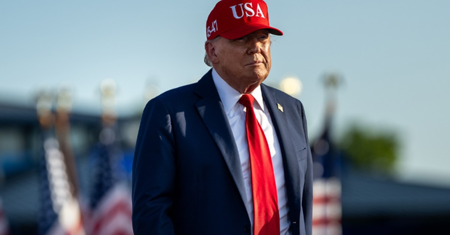 Aprobación migratoria de Trump cae a su nivel más bajo desde su regreso