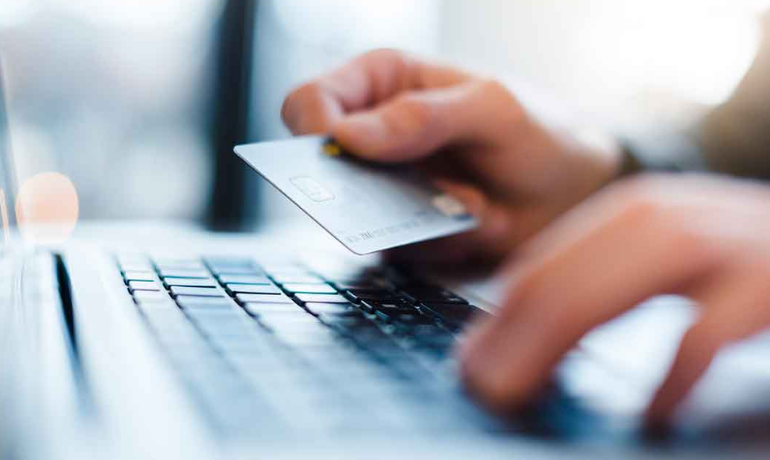 Antes de comprar útiles en línea, Profeco pide revisar el precio final